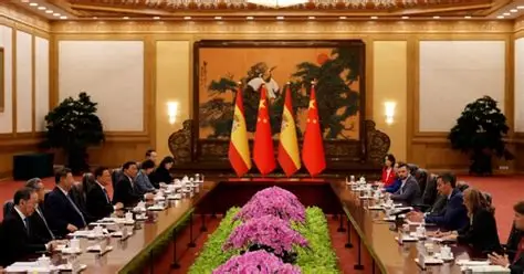 إسبانيا والصين تتعهدان بتعزيز العلاقات في ظل "تداعي" النظام الدولي