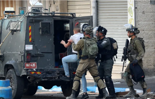 العدو الصهيوني يعتقل 25 فلسطينياً من الضفة والحصيلة تتجاوز الـ10.200 مُعتقل
