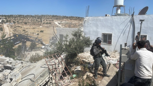 العدو الإسرائيلي يهدم خمسة منازل في بلدة اذنا غرب الخليل