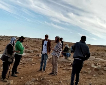 مستوطنون يحرقون خيمة ويعتدون على فلسطيني واسرته في المنيا ببيت لحم