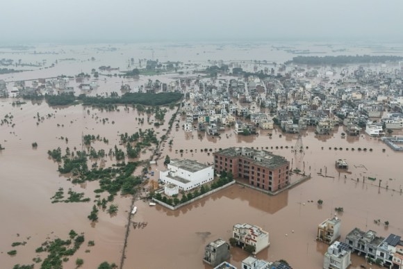 إجلاء نصف مليون باكستاني في البنجاب بسبب الفيضانات والأمطار الغزيرة