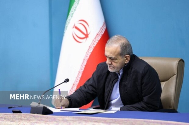 بزشكيان : الحل المبدئي الوحيد للقضية الفلسطينية هو إنهاء الاحتلال وعودة اللاجئين