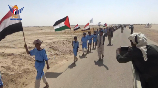 مسير وعرض كشفي لطلاب الدورات الصيفية بمديرية مجزر في مأرب