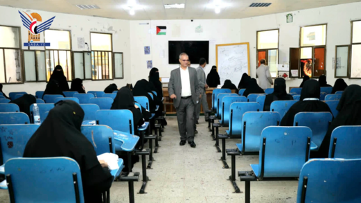  رئيس جامعة إب يدشن الاختبارات النهائية بكلية طب الأسنان