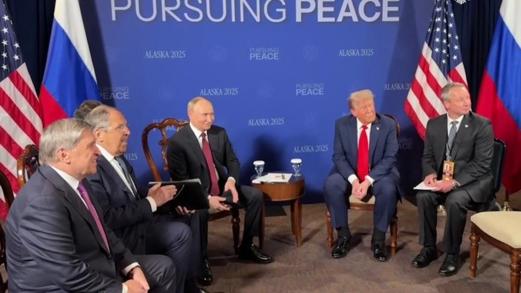 بدء قمة بوتين وترامب في ألاسكا