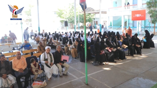 تكريم الفائزين بالمسابقات المنهجية ومواهب الطلبة والإذاعة المدرسية بالحديدة​