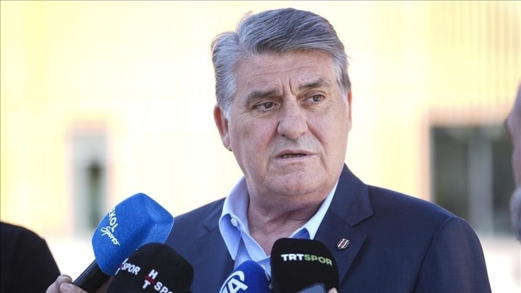 بنفيكا البرتغالي يقيل مدربه برونو لاجي ومورينيو يقترب من خلافته