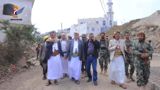 محافظ إب يتفقد العمل في مشروع إعادة تأهيل طريق قحزة - يفاعه