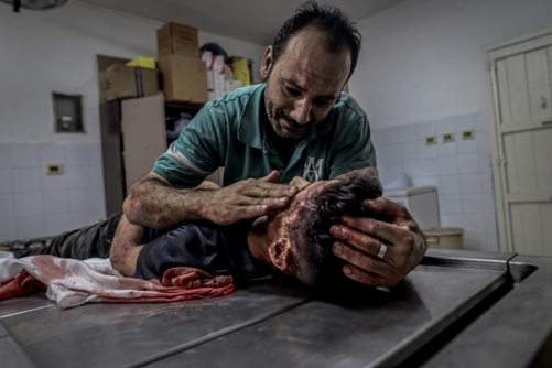 استشهاد 6 فلسطينيين وإصابة آخرين جرّاء غارة لمسيّرة صهيونية على مقهى وسط غزة