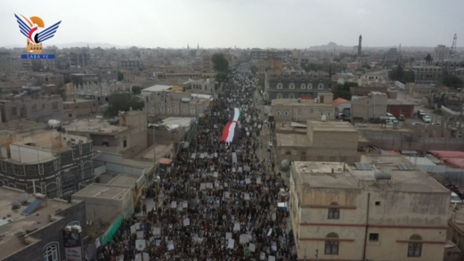 مسيرة في ذمار مباركة لإعلان حظر الملاحة البحرية على العدو السعودية