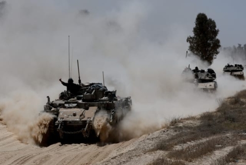  استشهاد فلسطيني واعتقال آخرين من منتظري المساعدات شمال رفح