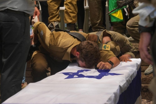 زعيم المعارضة "الإسرائيلية" يقرّ: الحرب على غزة فشلت ونتنياهو يقودنا للهاوية