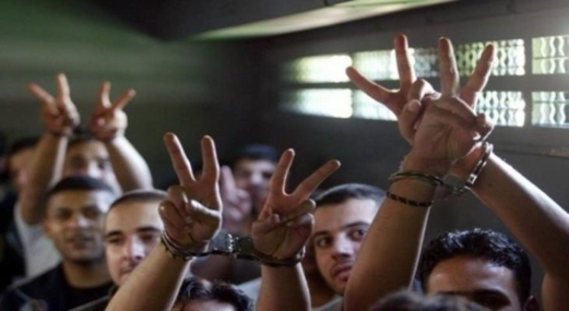 سلطات العدو الصهيوني تحول 58 أسيراً فلسطينيا للاعتقال الإداري