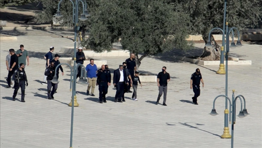 "القدس”: المجرم بن غفير وجماعات المستوطنين المتطرفة يلعبون بالنار باقتحاماتهم للأقصى