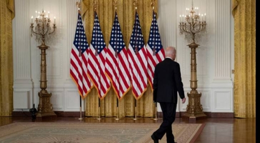 بعد انسحابه رسميا.. بايدن يؤيد ترشيح نائبته كامالا هاريس للرئاسة