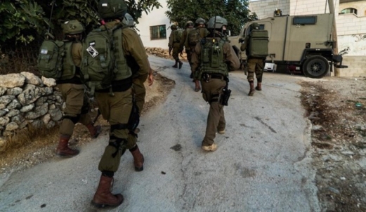 العدو الصهيوني يقتحم قرية المغير ويطلق الرصاص وقنابل الغاز