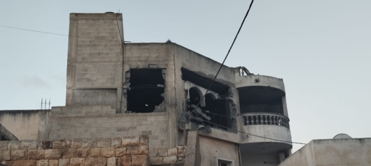 العدو الصهيوني يفجر منزل شهيدين في طوباس ويشن حملة اعتقالات بالعيسوية