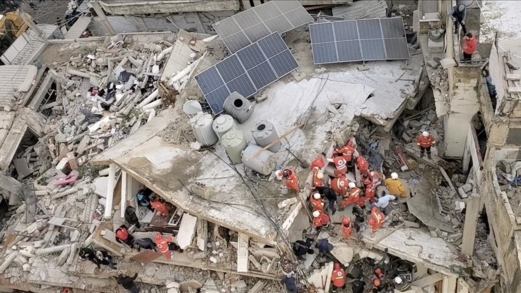 مصرع ستة أشخاص جراء انهيار مبنى سكني في طرابلس شمال لبنان