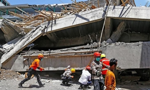 ارتفاع حصيلة انهيار مدرسة في إندونيسيا إلى 37 شخصًا