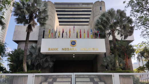 البنك المركزي الماليزي يخفض سعر الفائدة لأول مرة منذ خمس سنوات