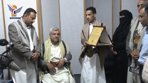 فرع هيئة رعاية أسر الشهداء يكرم إذاعة إب