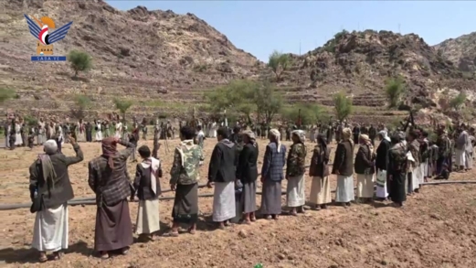 وقفة مسلحة في الحيمة الداخلية بصنعاء لتأكيد الجهوزية والنفير العام