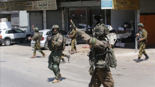 العدو الإسرائيلي يقتحم مدن وقرى وعدة بلدات في الضفة بما فيها القدس