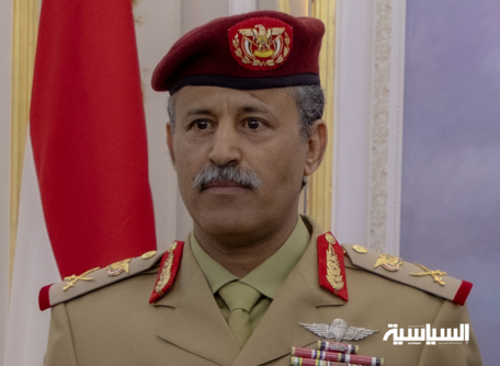 وزير الدفاع يؤكد جاهزية القوات المسلحة لكل الخيارات إذا استمر الحصار على اليمن