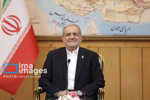 الرئيس الإيراني يدعو الدول الإسلامية الى قطع علاقاتها مع الكيان الصهيوني