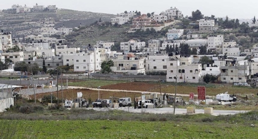 مستوطنون صهاينة يواصلون استهداف القرى والبلدات الفلسطينية  