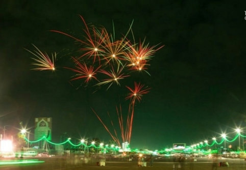 الألعاب النارية تضئ سماء العاصمة صنعاء والمحافظات ابتهاجاً بذكرى المولد النبوي