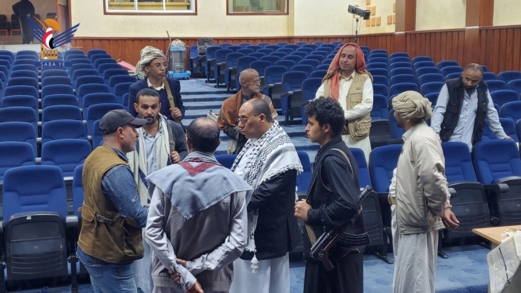 نائب وزير الإعلام يطلّع على أعمال الترميم والتجهيزات بقاعة الشهيد صلاح العزي