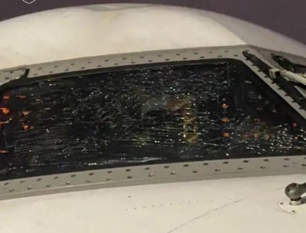 طائرة المنتخب النيجيري تهبط اضطراريا بعد تعرضها لحادث