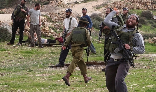 إصابة عدة فلسطينيين بالاختناق اثر اقتحام مستوطنين والعدو الصهيوني قرية اللبن الشرقية