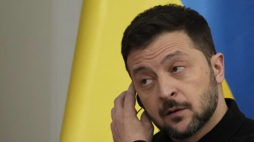 زيلينسكي يعلن استعداده للقاء الرئيسين بوتين وترامب ووقف إطلاق النار