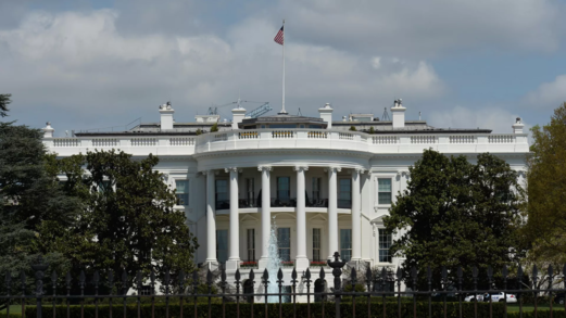 الحكومة الأمريكية تباشر إغلاق معظم عملياتها