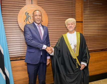 عُمان وبوتسوانا توقعان أربع اتفاقيات شراكة اقتصادية واستثمارية طويلة