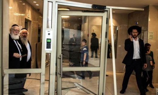 إيران تصدر إنذارا لإخلاء قناتين للعدو الاسرائيلي بعد استهداف تلفزيونها الرسمي