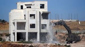العدو الإسرائيلي يوجه بوقف البناء في منازل ومصنع شرق قلقيلية
