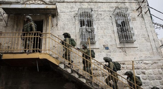 العدو الصهيوني يحوّل منزلًا في عزون إلى ثكنة عسكرية