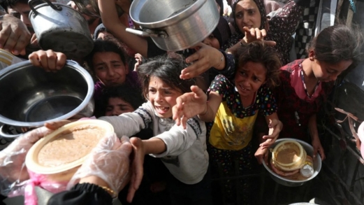 "الإعلامي الحكومي" بغزة: خطر المجاعة يتفاقم والموت يهدد مئات الآلاف وسط صمت دولي مخزٍ