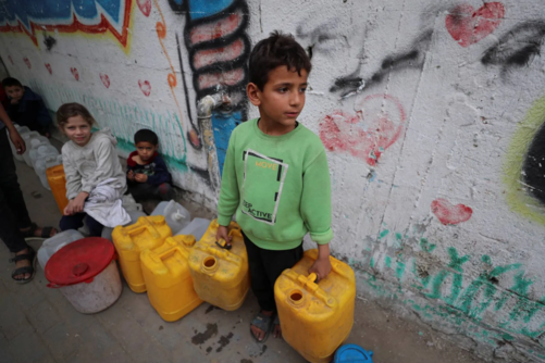 اليونيسف: تقارير مروعة عن ارتقاء 7 أطفال في غزة أثناء انتظارهم للحصول على المياه