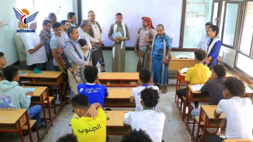 محافظ الحديدة يتفقد أنشطة الدورات الصيفية في مديرية الحوك