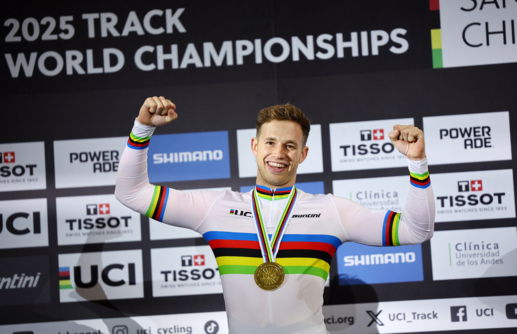 الهولندي لافريسن يفوز بلقبه الـ18 في بطولة العالم للدراجات على المضمار