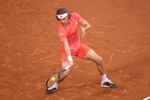  تأهل اليوناني تسيتسيباس إلى ربع نهائي دورة برشلونة للتنس