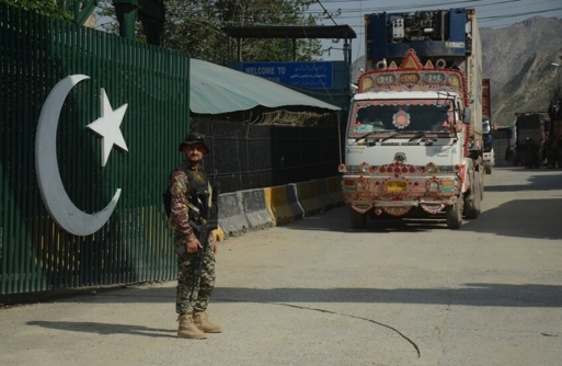 مقتل سبعة جنود باكستانيين جراء انفجار قنبلة على جانب طريق