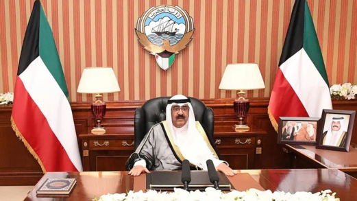 أمير الكويت يحل مجلس الأمة "البرلمان" ويُعلّق موادَّ بالدستور
