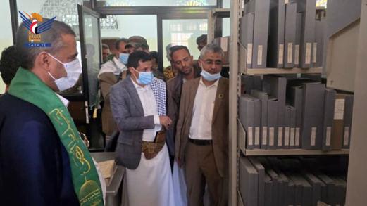وزراء الثقافة والسياحة والكهرباء والطاقة والشباب والرياضة يزورون دار المخطوطات