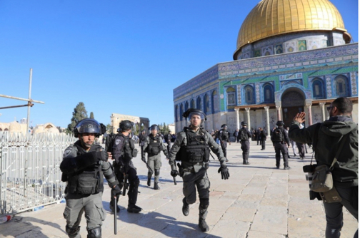 مستوطنون يجددون اقتحامهم لباحات المسجد الأقصى المبارك