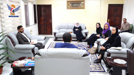 وزير الصحة يناقش مع رئيسة بعثة الصليب الأحمر أوجه التعاون في المجال الصحي